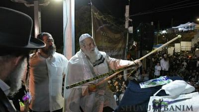 מעמד ההדלקה ל"ג בעומר מירון - עוד ממראות הקודש עם הרב ברלנד שליט"א