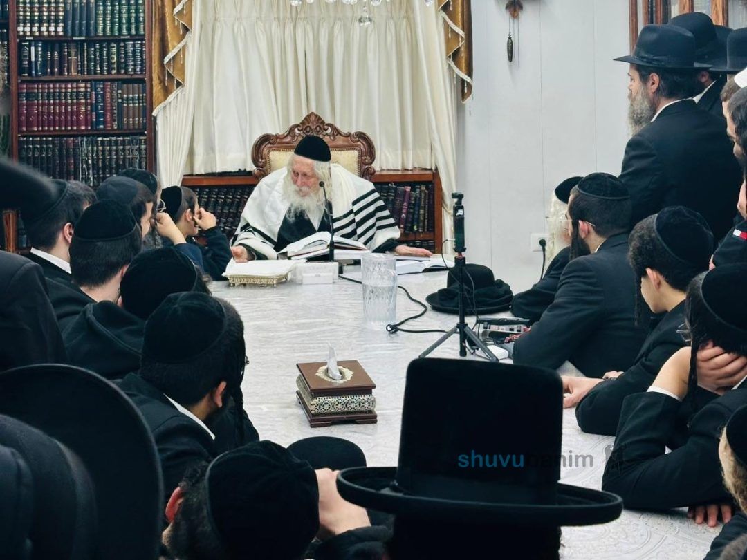 שיעור לבחורים במעונו של הגה"צ רבי אליעזר ברלנד שליט"א