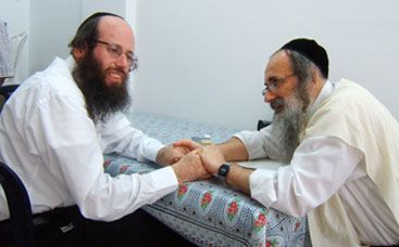 "המשיח שוכב בבית חולים והם לא מצליחים להרוג אותו" - דברי המתקשרים האוטיסטים