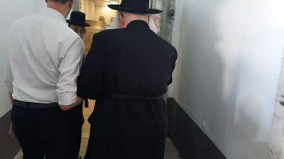 הגה"צ רבי אליעזר ברלנד שליט"א בדברי הספד ובלווית זקן מועצת חכמי התורה הגאון הגדול רבי שמעון בעדני זצוקללה"ה