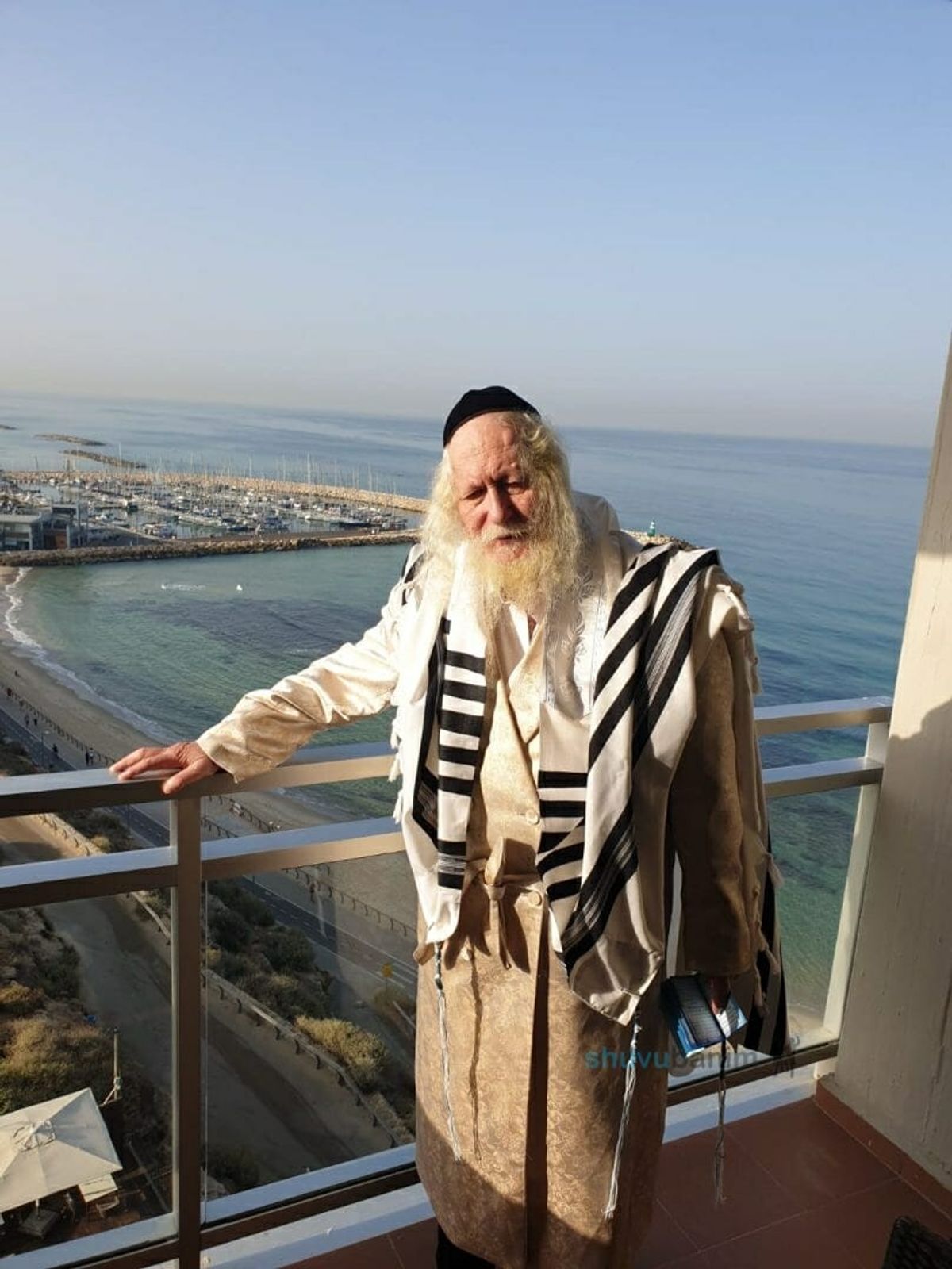 בלעדי - תמונה של הרב ברלנד שעה לפני שנכנס לכלא 28-10-21