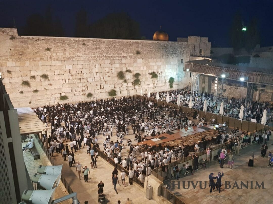 המראות מעצרת התפילה בכותל לרפואת הרב ברלנד שליט"א ודיווח על מצבו