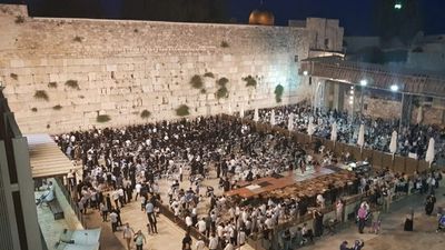 המראות מעצרת התפילה בכותל לרפואת הרב ברלנד שליט"א ודיווח על מצבו