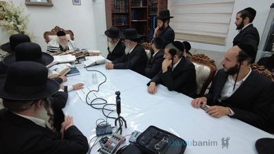 שיעור במעונו של הגה"צ רבי אליעזר ברלנד שליט"א לאברכי כולל שערי הוראה