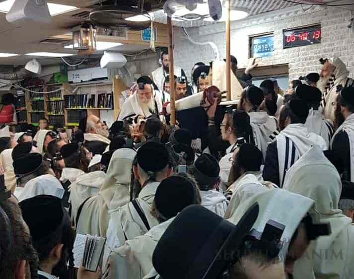 ט"ז אלול: ברית מילה ושיעור עם הרב ברלנד שליט"א