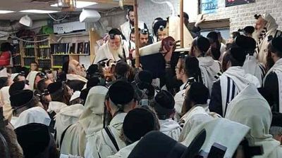 ט"ז אלול: ברית מילה ושיעור עם הרב ברלנד שליט"א