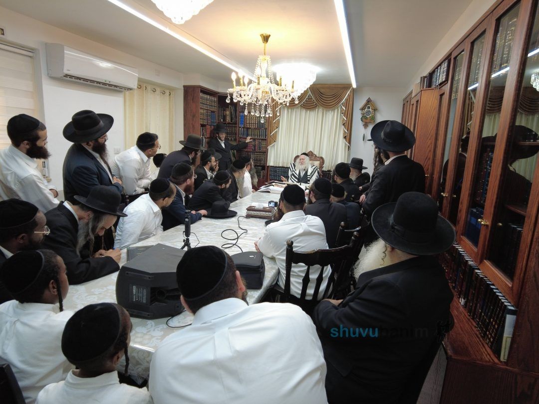 שיעור לתושבי נתיבות במעונו של מורינו הרב אליעזר ברלנד שליט"א