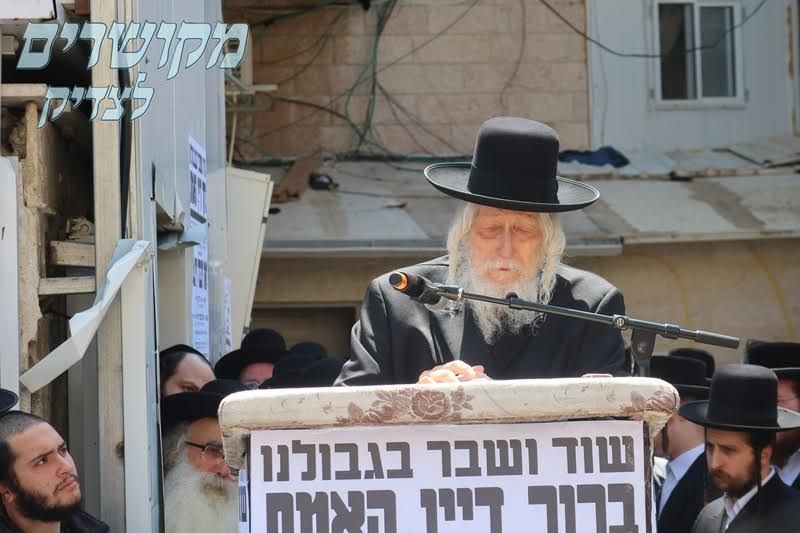 תמונות ממסע הלוויה של הצדקת מרת לאה יוכבד זינגר ע"ה, בהשתתפות מורינו הרב שליט"א