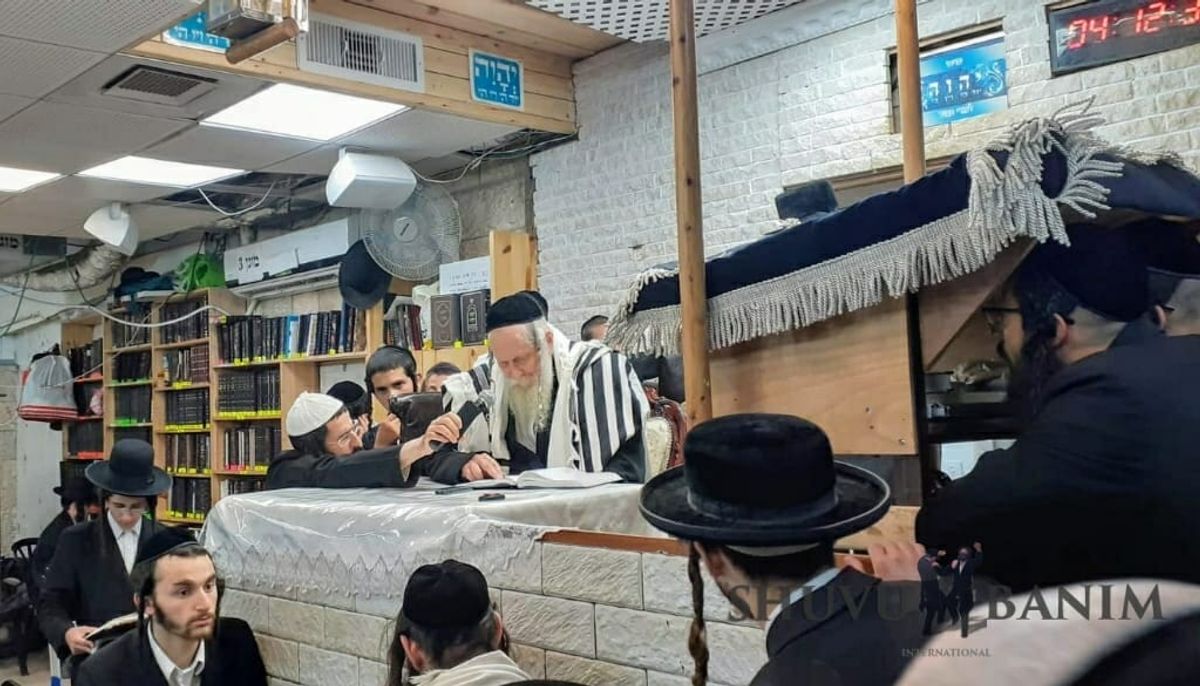 תפילת שחרית ושיעור הדף היומי עם הגה"צ הרב אליעזר ברלנד שליט"א: "ללמוד שבע דפי גמרא"