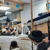 תפילת שחרית ושיעור הדף היומי עם הגה"צ הרב אליעזר ברלנד שליט"א: "ללמוד שבע דפי גמרא"