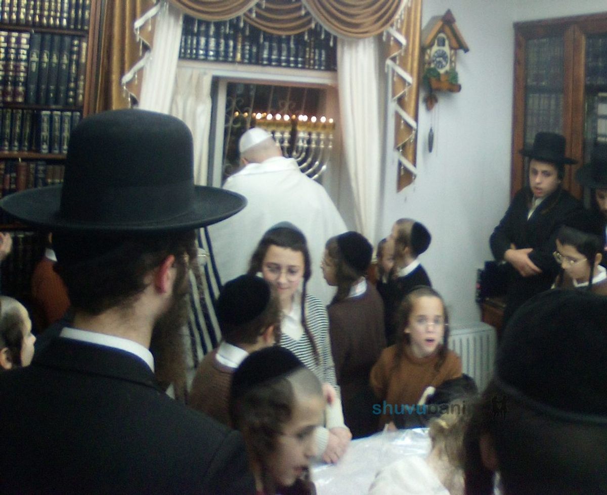 בְּזֹאת אֲנִי בוֹטֵחַ • זאת חנוכה אצל הגה"צ רבי אליעזר ברלנד שליט"א