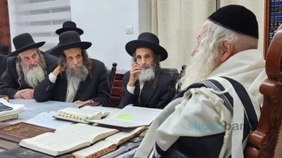 ועד רבני קהילת שובו בנים במעונו של הגה"צ רבי אליעזר ברלנד שליט"א