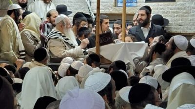 שחרית של א' דחול המועד סוכות עם הרב ברלנד שליט"א