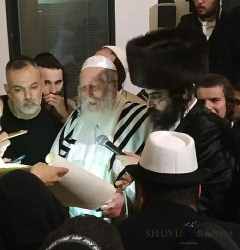 קריאת המגילה תשע"ט בפורים פרזים חולון של הגה"צ הרב אליעזר ברלנד שליט"א