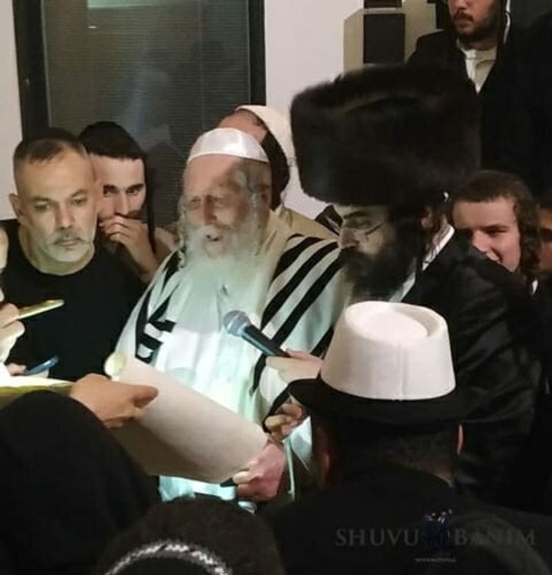 קריאת המגילה תשע"ט בפורים פרזים חולון של הגה"צ הרב אליעזר ברלנד שליט"א