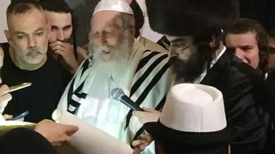 קריאת המגילה תשע"ט בפורים פרזים חולון של הגה"צ הרב אליעזר ברלנד שליט"א