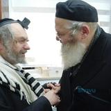 צפו: הרב שמעון פרץ חוזר לחומה עם הרב מרדכי קארפ - ברית בבית הרב ברלנד שליט"א