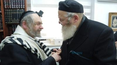 צפו: הרב שמעון פרץ חוזר לחומה עם הרב מרדכי קארפ - ברית בבית הרב ברלנד שליט"א