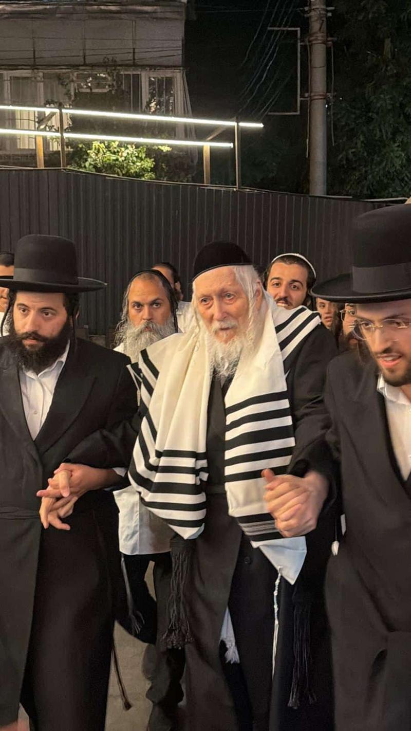 מורנו הרב ברלנד שליט"א נכנס לציון רבינו באומן אחרי חמש שנים — "הרבי קיצץ את כל הזרועות של התמנון"