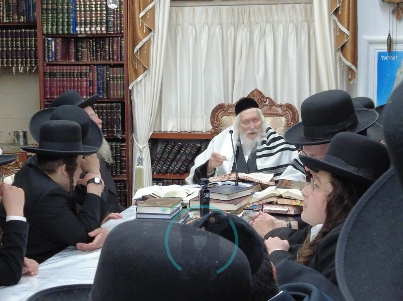 מורנו הרב ברלנד שליט"א מדבר בשיעור לבחורי ישיבת חכמה ודעת