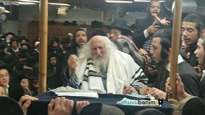 אור החנוכה: שירת להתוודע ולהתגלות בהדלקת נר ראשון של חנוכה תש"פ - הגה"צ הרב אליעזר ברלנד שליט"א