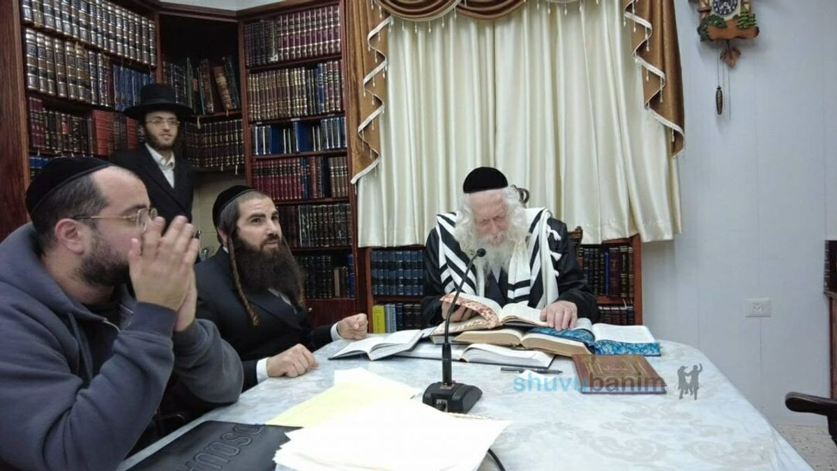 שיעור למתפללי בית הכנסת שלום בבת ים - במעונו של הגה"צ רבי אליעזר ברלנד שליט"א