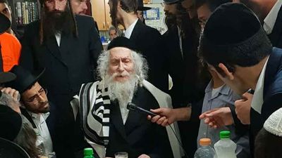 צפו: ט' תמוז זה היום בו נפרצה חומת ירושלים - הגה"צ הרב אליעזר ברלנד שליט"א בחוג בית בפ"ת - גלריית תמונות