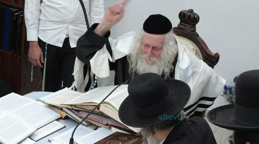 תושבי המרכז תלמידי הרב מרדכי סופרין שליט"א - בשיעור במעונו של הגה"צ רבי אליעזר ברלנד שליט"א