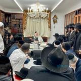 שיעור לכולל מתקרבים מהעיר פתח תקווה במעונו של הגה"צ רבי אליעזר ברלנד שליט"א