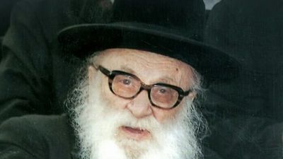 "כָּל הַיְּשִׁיבָה הַזֹּאת זֶה הַזְּכוּת שֶׁל הַ'לֵּב שִׂמְחָה'" - הגה"צ רבי אליעזר ברלנד שליט"א על בעל ה'לב שמחה' מגור והקשר לשובו בנים - ליומא דהילולא