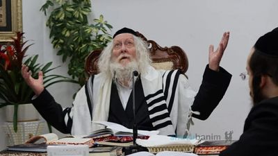 שיעור וחלוקת שי לנבחני מסכת נזיר במעונו של הגה"צ רבי אליעזר ברלנד שליט"א