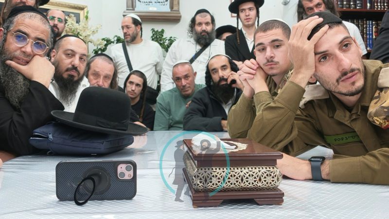 המקורבים ממרכז הארץ, ובהם חיילים, בשיעור בבית מורנו הרב ברלנד שליט"א