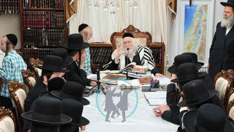 גלריה - מורנו הרב אליעזר ברלנד שליט"א בשיעור