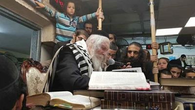 צפו: שיעורו של הגה"צ הרב אליעזר ברלנד שליט"א לאברכי העתיקה - גלריית תמונות