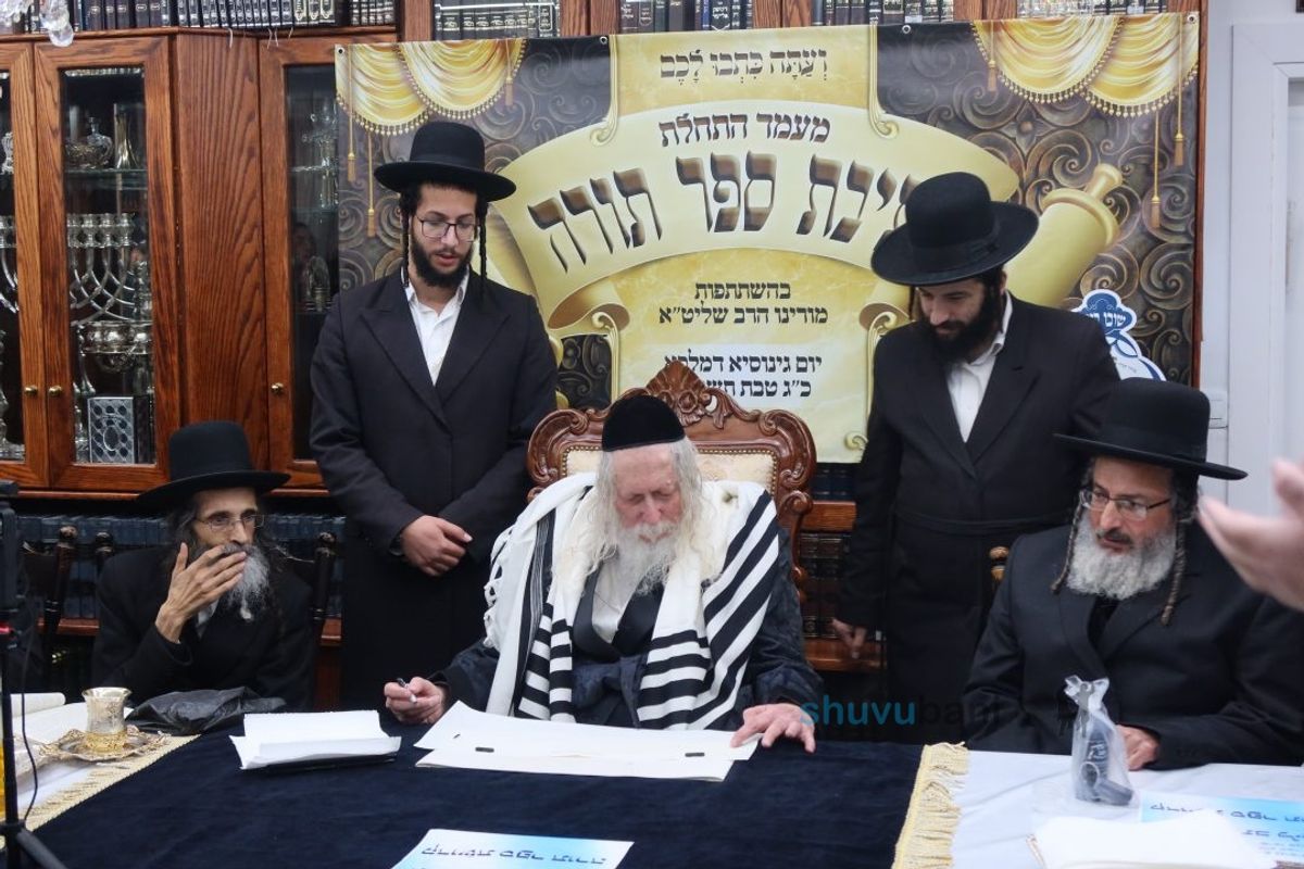 "וְעַתָּה כִּתְבוּ לָכֶם אֶת הַשִּׁירָה הַזֹּאת" • מעמד כתיבת ספר התורה בגודל כף יד להצלת עם ישראל לחזרת החטופים ולע"נ הנרצחים