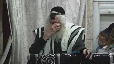 תפילה להנחת התפילין ביום שלאחר שמחת תורה - 'לאחר שמונה ימים שלא הנחנו תפילין' מאת הגה"צ רבי אליעזר ברלנד שליט"א