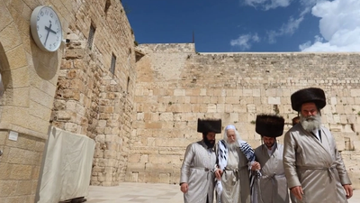 וְשָׁם נַעֲלֶה וְנֵרָאֶה ◇ הגה"צ רבי אליעזר ברלנד שליט"א בעליה לכותל המערבי בחג הפסח