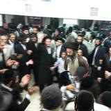 צפו: ריקודים כעת עד אור הבוקר בישיבת שובו בנים