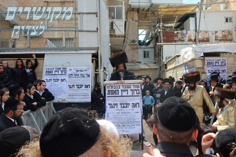 תמונות ממסע הלוויה של הצדקת מרת לאה יוכבד זינגר ע"ה, בהשתתפות מורינו הרב שליט"א