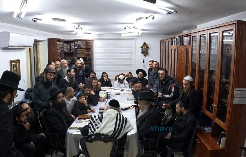 שיעור בבית הגה"צ הרב אליעזר ברלנד שליט"א לקבוצת מתקרבים מהעיר חריש