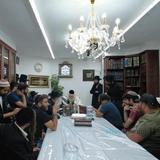 שיעור בבית הגה"צ רבי אליעזר ברלנד שליט"א לתושבי פתח תקוה