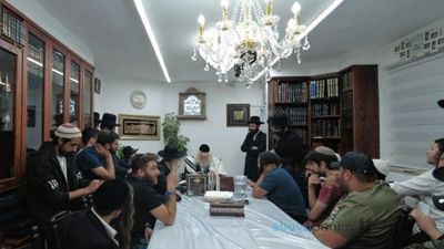 שיעור בבית הגה"צ רבי אליעזר ברלנד שליט"א לתושבי פתח תקוה