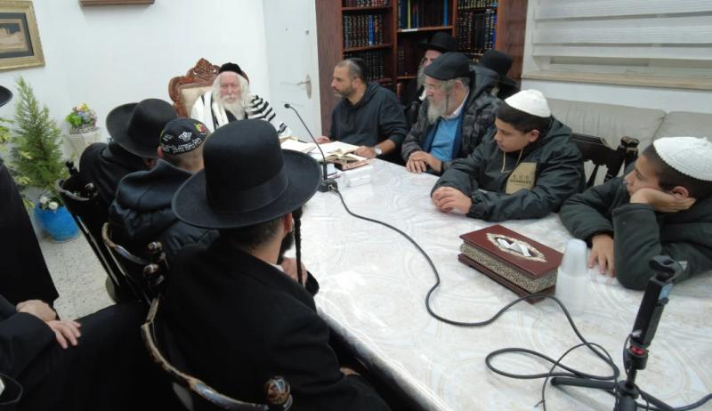 שיעור לתושבי חולון במעונו של הגה"צ רבי אליעזר ברלנד שליט"א