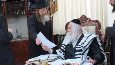 נבחני כולל שערי הוראה בקבלת תעודות מהגה"צ רבי אליעזר ברלנד שליט"א