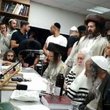 צפו: אש להבה - הגה"צ הרב אליעזר ברלנד שליט"א חוזר למלווה מלכה בבית רבינו שבבת ים