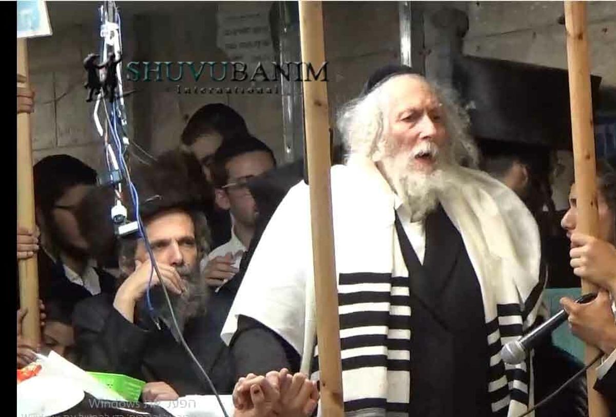 צפו: שמחת שבע ברכות לבת הגה"צ רבי יעקב משה סלמנוביץ ונכד הרב יהושע דב רובינשטיין במעונו של הגה"צ רבי אליעזר ברלנד נערכה הערב