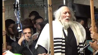 צפו: שמחת שבע ברכות לבת הגה"צ רבי יעקב משה סלמנוביץ ונכד הרב יהושע דב רובינשטיין במעונו של הגה"צ רבי אליעזר ברלנד נערכה הערב