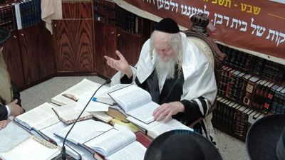 שיעור בבית הגה"צ רבי אליעזר ברלנד שליט"א לראשי קהילות ברחבי הארץ