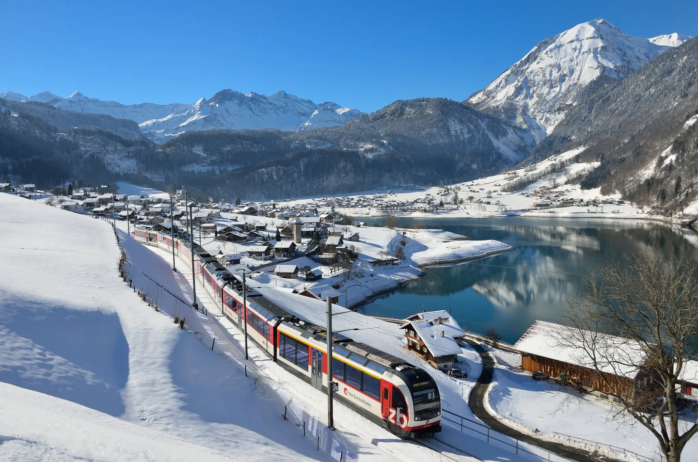De Luzern Interlaken Express in de winter