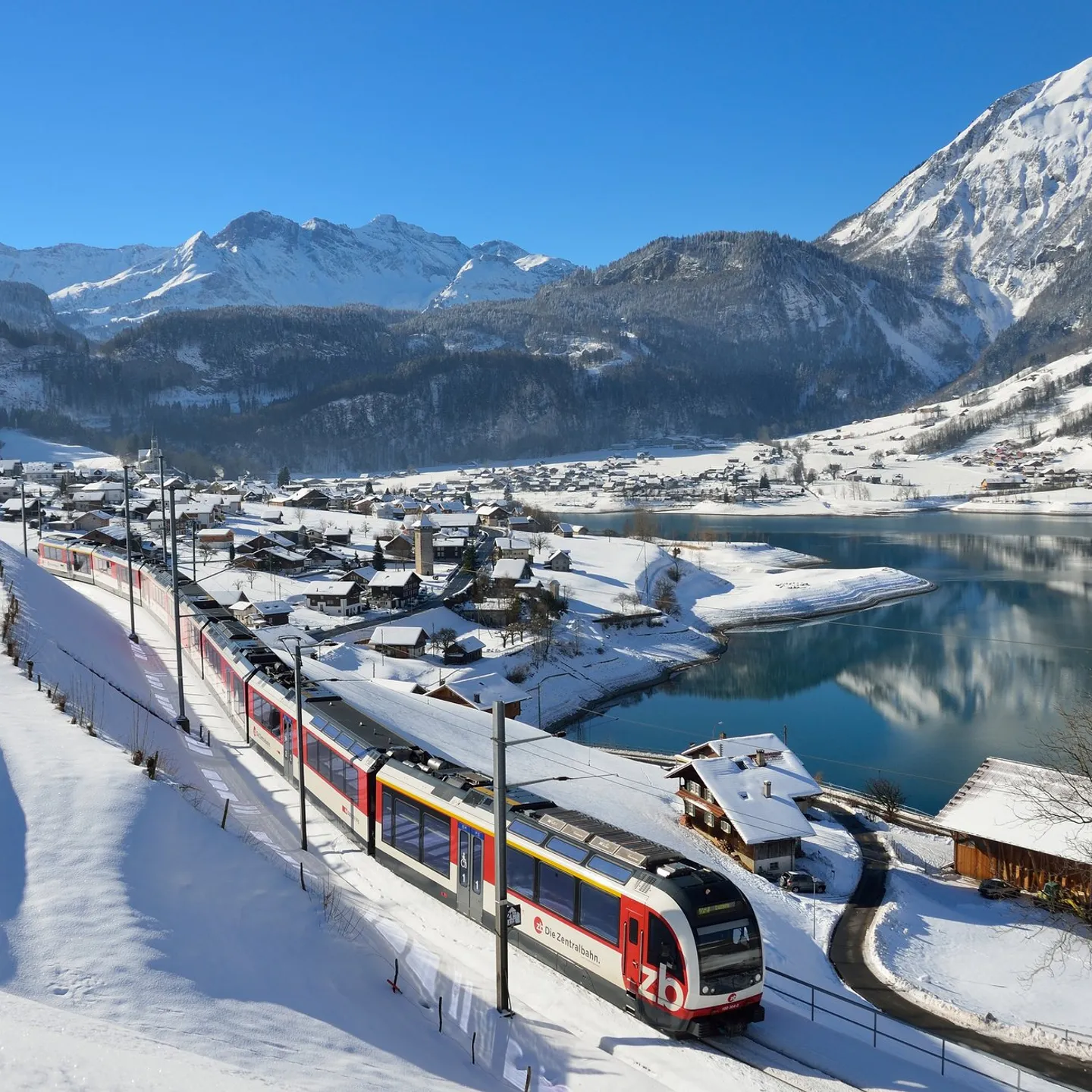 De Luzern Interlaken Express in de winter